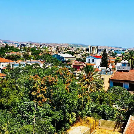 Bali 303 * لارنكا